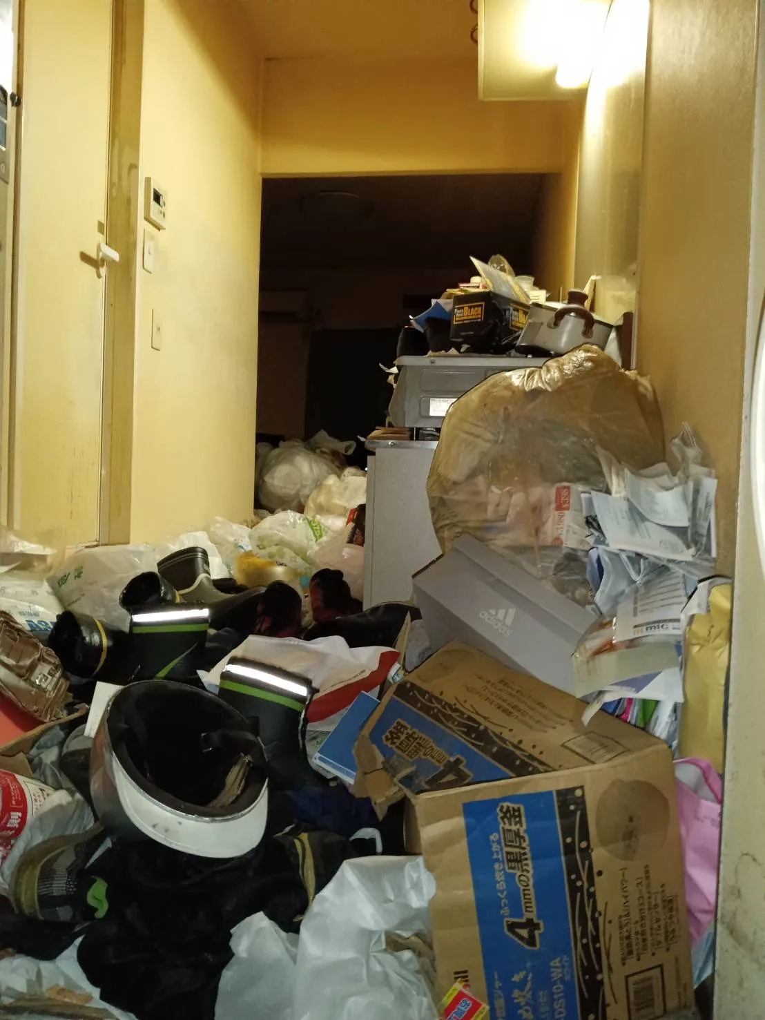 ゴミ屋敷の片付け作業前